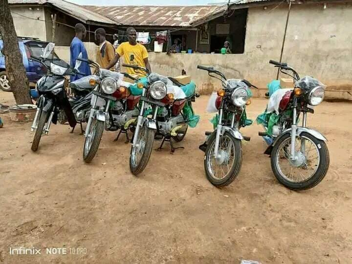 Party Delegate Gives Back To Community, Donates 5 Motorcycles, Solar Lights In Niger 1