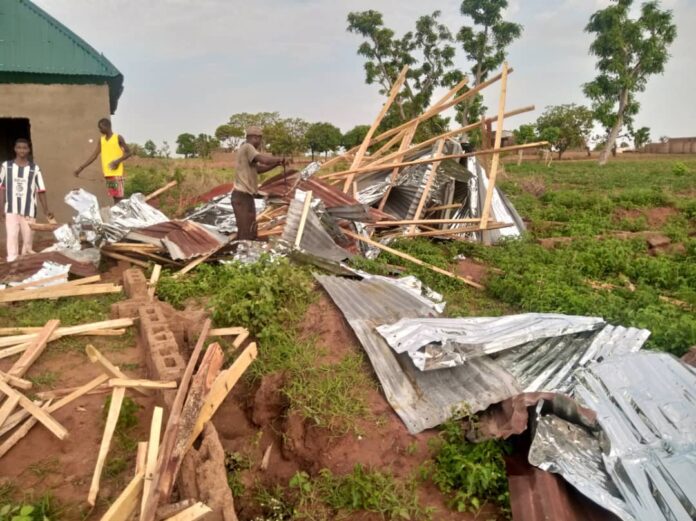 Several residential areas and business arenas have been destroyed while many persons were displaced as heavy windstorm wreak havoc in Lafia, the Nasarawa State Capital.